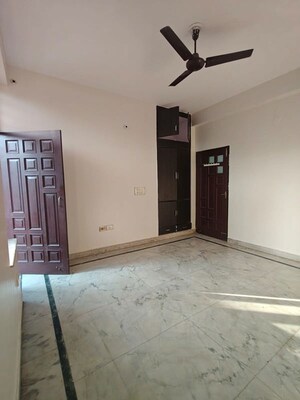 Room in 2 BHK Builder Floor at Sector 31 – for Rent