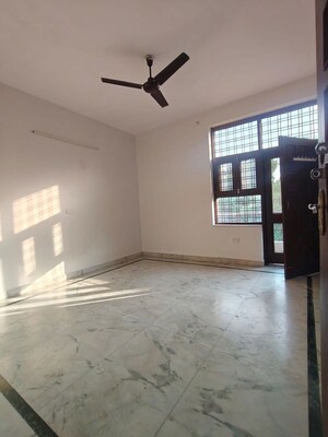 Room in 2 BHK Builder Floor at Sector 31 – for Rent