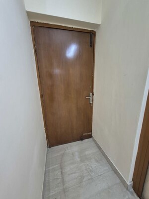 Room in 2.5 BHK Apartment at Mayur Vihar – for Rent