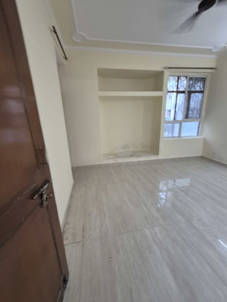 Room, mayur vihar 2.5 Bedroom 950 Sq.Ft. Apartment In Mayur Vihar Delhi 10693845