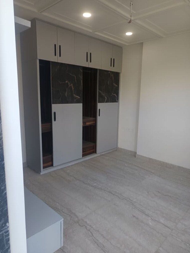 Room, rohini sector 29 3 Bedroom 1500 Sq.Ft. Builder Floor In Rohini Sector 29 Delhi 10693842