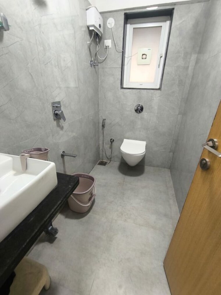 Bathroom, vaibhav-queens-park 2 Bedroom 750 Sq.Ft. Apartment In Chembur Mumbai 10693833