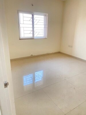 Room in 2 BHK Apartment at Zen Elite, Kharadi – for Rent