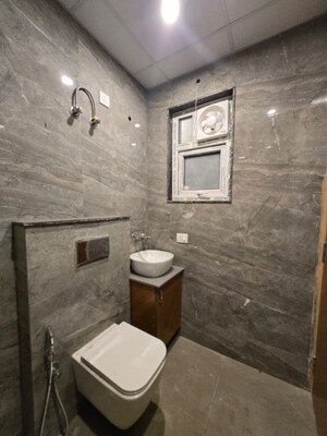 Bathroom in 1 BHK Builder Floor at Sector 40 – for Rent
