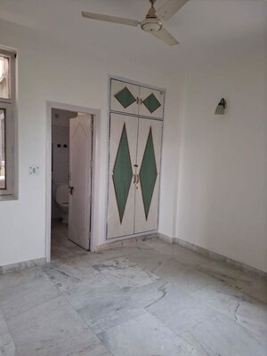 Room in 4 BHK Apartment at Gulmohar Garden, Sector 44 – for Rent