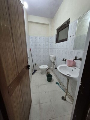 Bathroom in 2.5 BHK Builder Floor at Mayur Vihar – for Sale