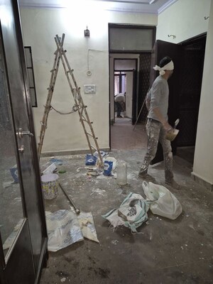 Room in 2.5 BHK Builder Floor at Mayur Vihar – for Sale