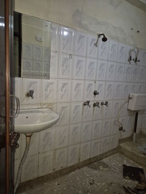 Bathroom in 2.5 BHK Builder Floor at Mayur Vihar – for Sale