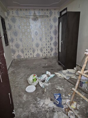 Room in 2.5 BHK Builder Floor at Mayur Vihar – for Sale