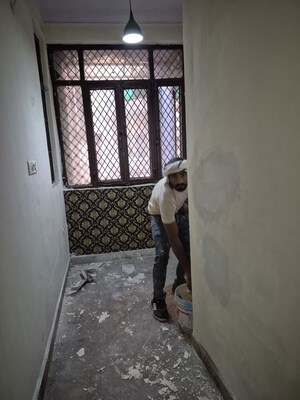 Room in 2.5 BHK Builder Floor at Mayur Vihar – for Sale