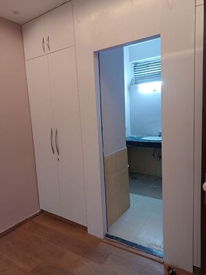 Room in 3.5 BHK Apartment at Paras Tierea, Sector 137 – for Rent
