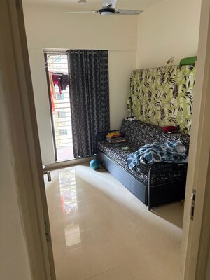 Room in 2.5 BHK Apartment at Sapphire Heights, Kandivali East – for Sale