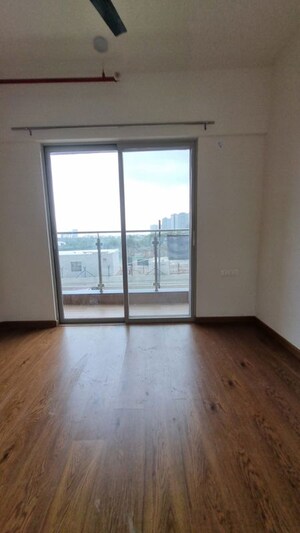 Room in 2 BHK Apartment at Gera Planet Of Joy, Kharadi – for Rent
