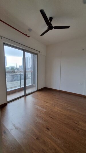 Room in 2 BHK Apartment at Gera Planet Of Joy, Kharadi – for Rent