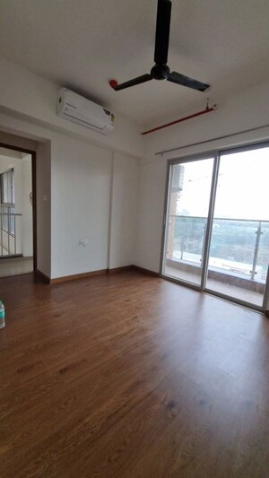 Room in 2 BHK Apartment at Gera Planet Of Joy, Kharadi – for Rent