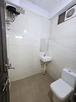 Bathroom in 1 BHK Builder Floor at Sector 40 – for Rent