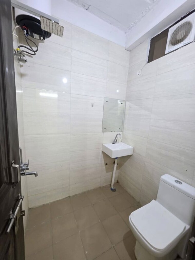 Bathroom, sector 40 1 Bedroom 560 Sq.Ft. Builder Floor In Sector 40 Gurgaon 10693955