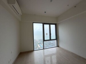 Room in 3 BHK Apartment at Piramal Aranya, Byculla – for Rent