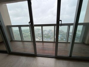 Room in 3 BHK Apartment at Piramal Aranya, Byculla – for Rent