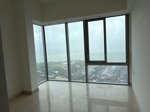 Room in 3 BHK Apartment at Piramal Aranya, Byculla – for Rent