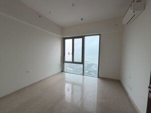 Room in 3 BHK Apartment at Piramal Aranya, Byculla – for Rent