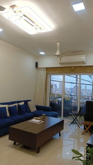Bedroom in 2.5 BHK Apartment at Evershine Crown, Kandivali East – for Rent