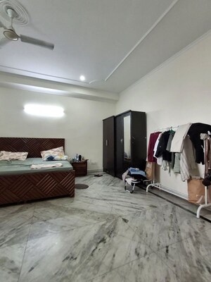 Parking in 2.5 BHK Builder Floor at Sector 23 – for Rent