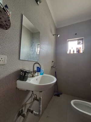 Bathroom in 2.5 BHK Builder Floor at Sector 23 – for Rent
