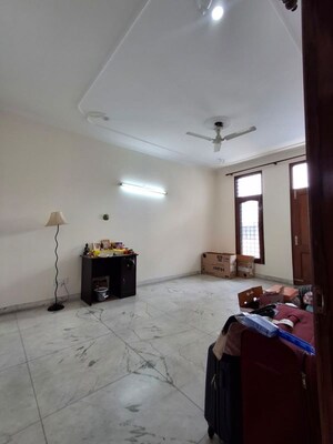 Living Room in 2.5 BHK Builder Floor at Sector 23 – for Rent