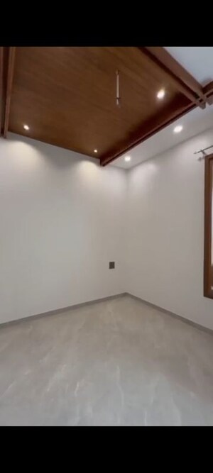 Room in 5 BHK Independent House at Sector 26 – for Sale