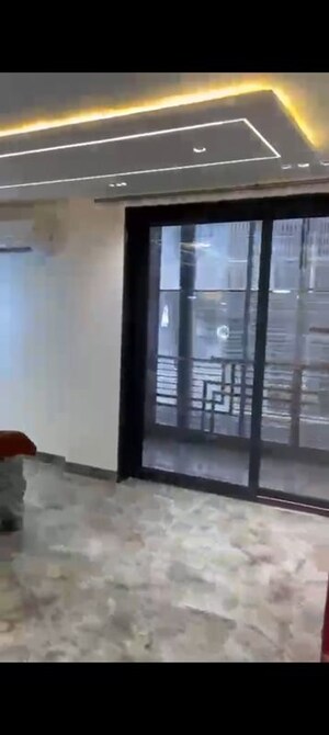 Room in 4 BHK Builder Floor at Sector 23 – for Rent