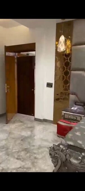 Bedroom in 4 BHK Builder Floor at Sector 23 – for Rent