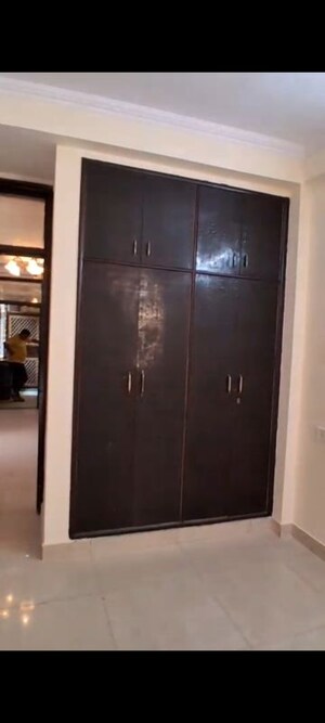 Furnished Amenities in 2 BHK Builder Floor at Mahavir Enclave – for Sale