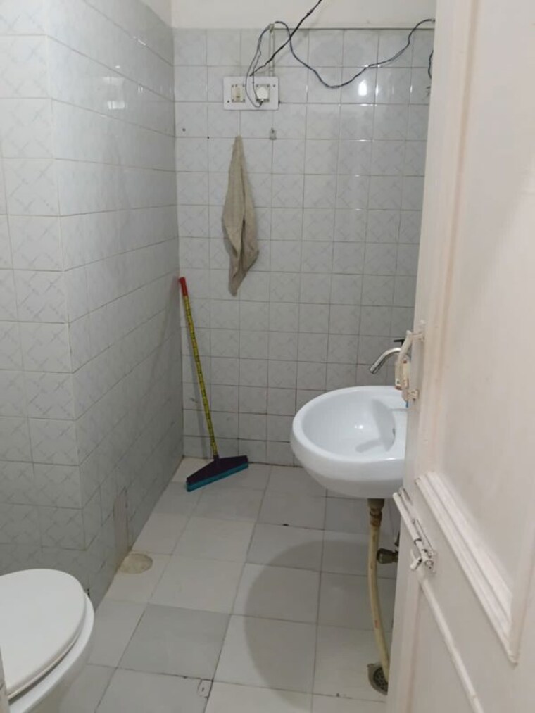 Bathroom, homeland-global-park-cp-atelier 3 Bedroom 2500 Sq.Ft. Apartment In Industrial Area Mohali 10694016