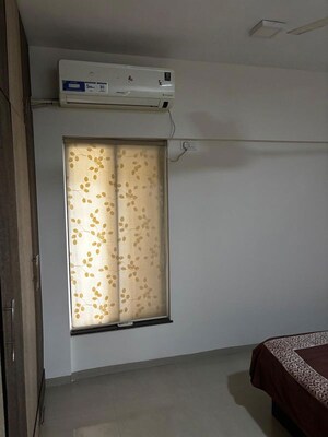 Room in 2.5 BHK Apartment at Kalpataru Estate, Pimple Gurav – for Rent