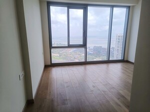 Room in 2 BHK Apartment at Piramal Aranya, Byculla – for Rent