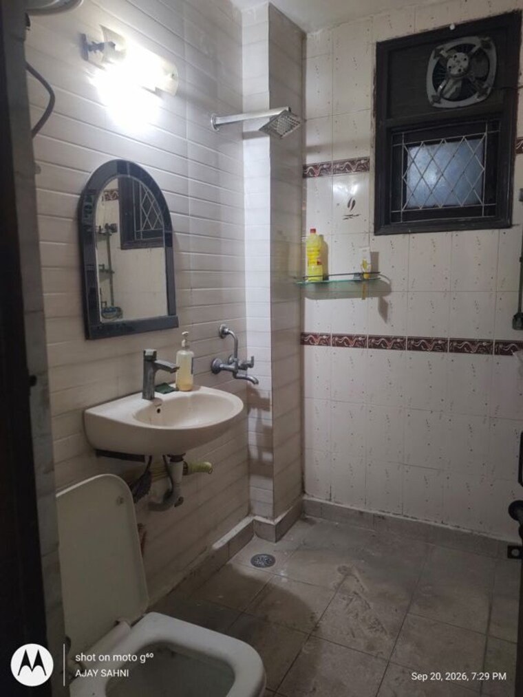 Bathroom, mehrauli 3.5 Bedroom 1200 Sq.Ft. Builder Floor In Mehrauli Delhi 10694028