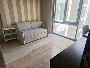 Room in 2 BHK Apartment at Piramal Aranya, Byculla – for Rent