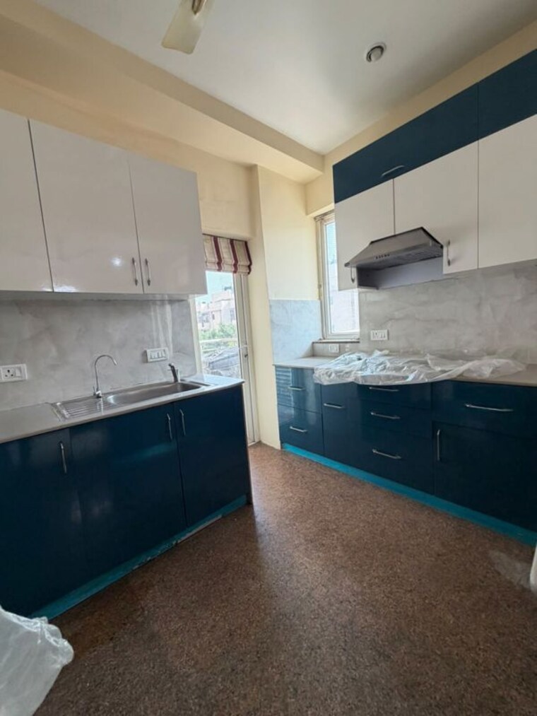 Kitchen, raheja-atlantis-ii 3 Bedroom 2311 Sq.Ft. Apartment In Sector 31 Gurgaon 10694020