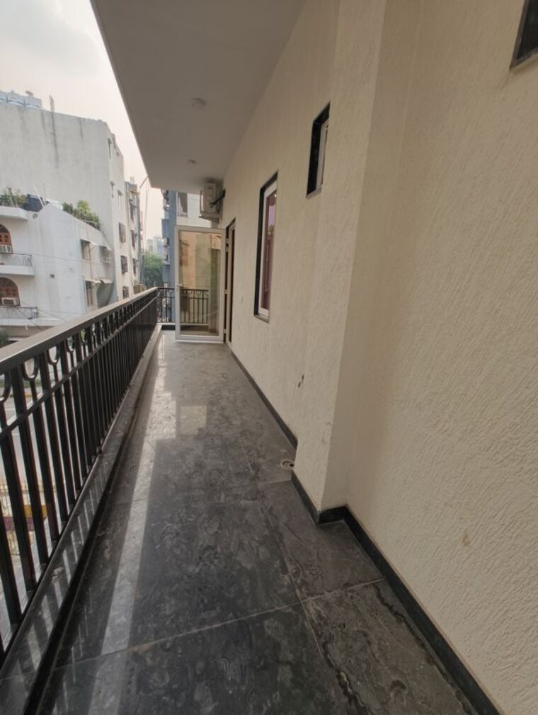 Balcony, chittaranjan park 3 Bedroom 1800 Sq.Ft. Builder Floor In Chittaranjan Park Delhi 10694055