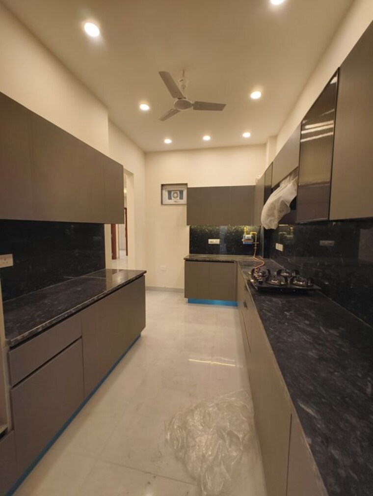 Kitchen, chittaranjan park 3 Bedroom 1800 Sq.Ft. Builder Floor In Chittaranjan Park Delhi 10694055