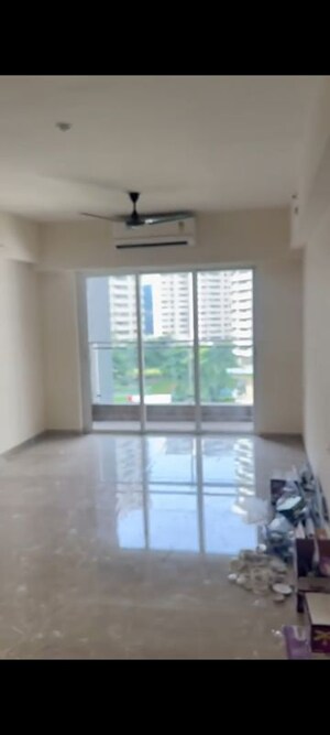 Room in 3 BHK Apartment at LnT Veridian, Powai – for Rent