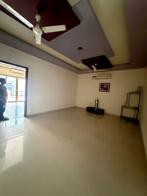 Room in 6+ BHK Penthouse at South City Arcade, Sector 41 – for Rent