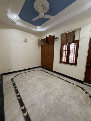 Room in 6+ BHK Penthouse at South City Arcade, Sector 41 – for Rent