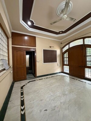 Room in 6+ BHK Penthouse at South City Arcade, Sector 41 – for Rent