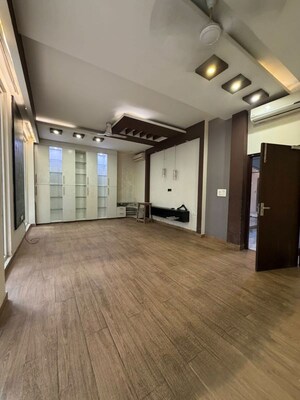 Room in 6+ BHK Penthouse at South City Arcade, Sector 41 – for Rent