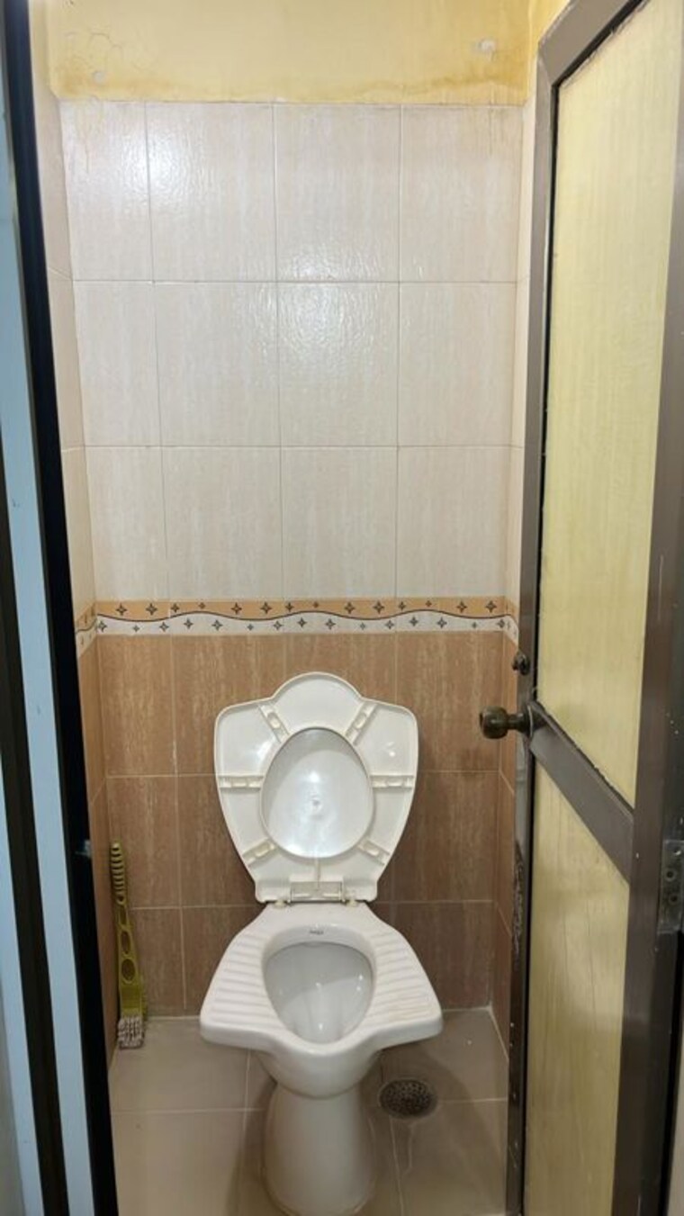 Bathroom, himgiri-lokupvan-phase-ii-chs-ltd 2 Bedroom 1050 Sq.Ft. Apartment In Vasant Vihar Thane 10694078