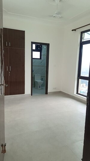 Room in 2.5 BHK Builder Floor at Palam Vihar – for Rent