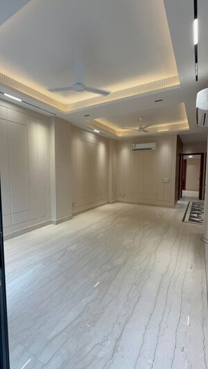 Room in 3 BHK Builder Floor at Chittaranjan Park – for Sale