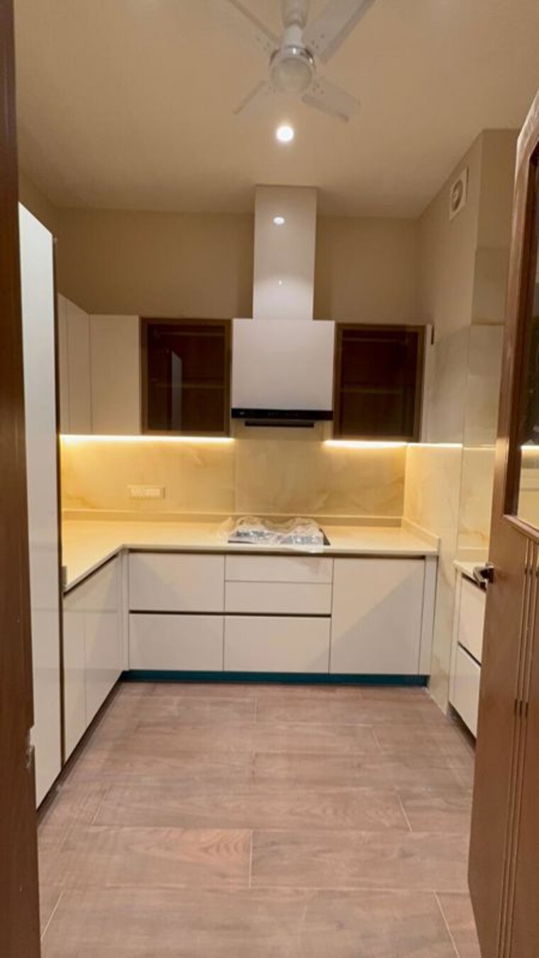 Kitchen, chittaranjan park 3 Bedroom 1450 Sq.Ft. Builder Floor In Chittaranjan Park Delhi 10694090
